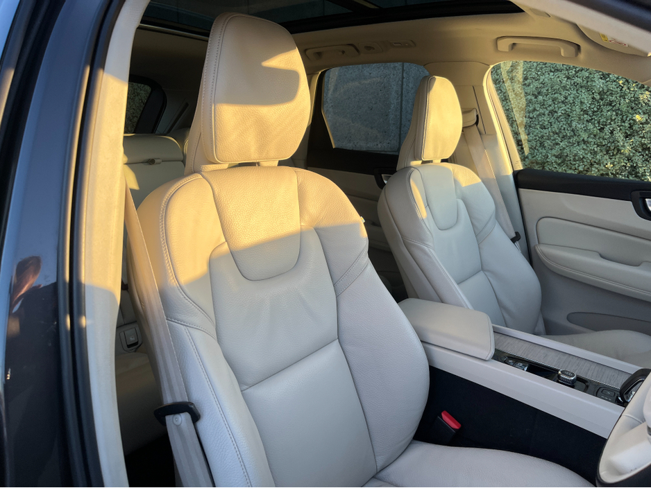 2023 Volvo XC60 T6 PHEV PLUS DARK AWD AUTOMATIC 2.0 PETROL //HIGH SPEC//PANORAMIC GLASS ROOF//360 PARKING CAMERAS//SAT NAV// €39,950