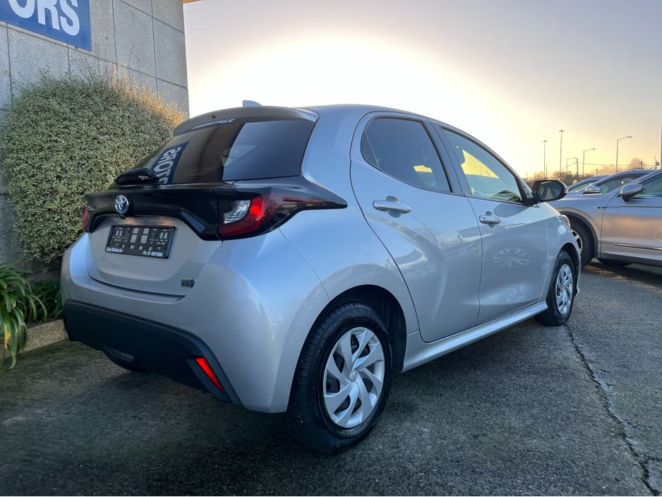 2021 Toyota Yaris X HYBRID AUTOMATIC 1.5 PETROL //KEYLESS ENTRY//REVERSE CAMERA//ADAPTIVE CRUISE CONTROL// €16,950