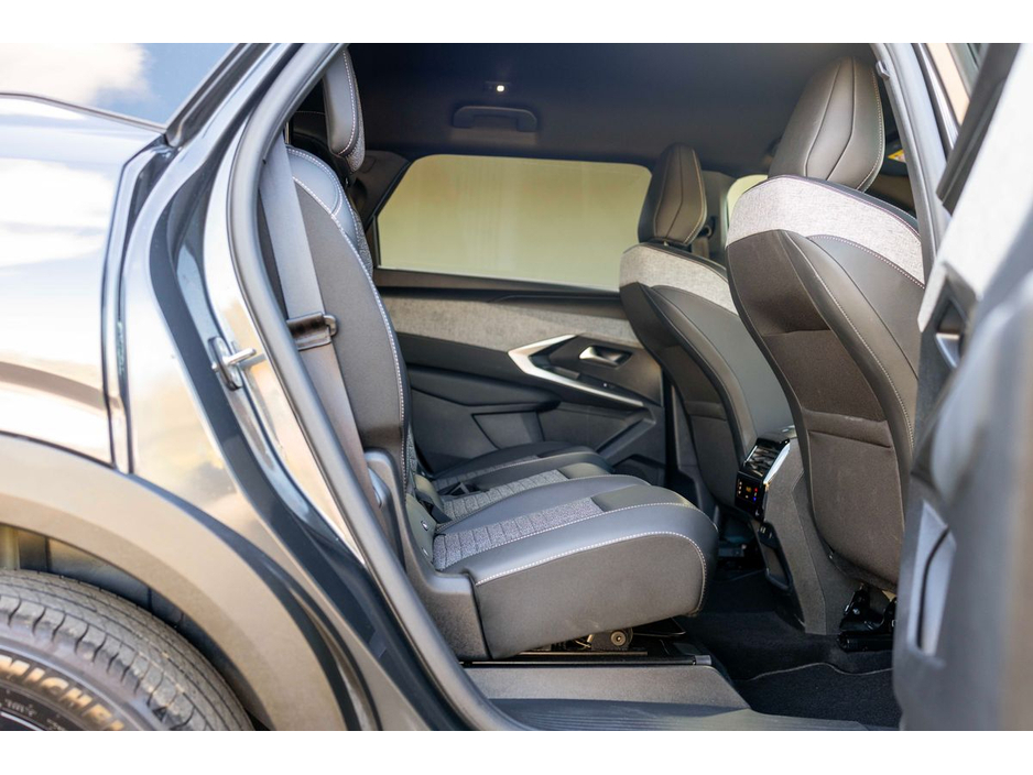 2025 Peugeot 5008 2025 Peugeot 5008 1.2 MHEV 145bhp E-DCS6 Allure €46,950