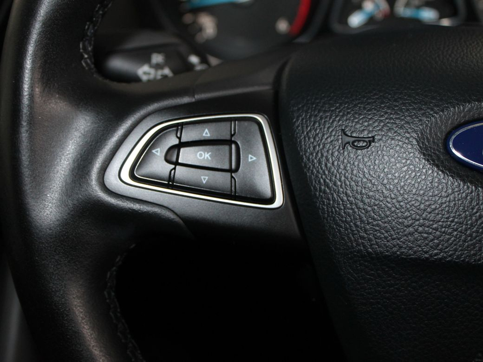 2017 Ford C-Max Zetec 1.5 TDCI 95PS M6 4DR €12,999