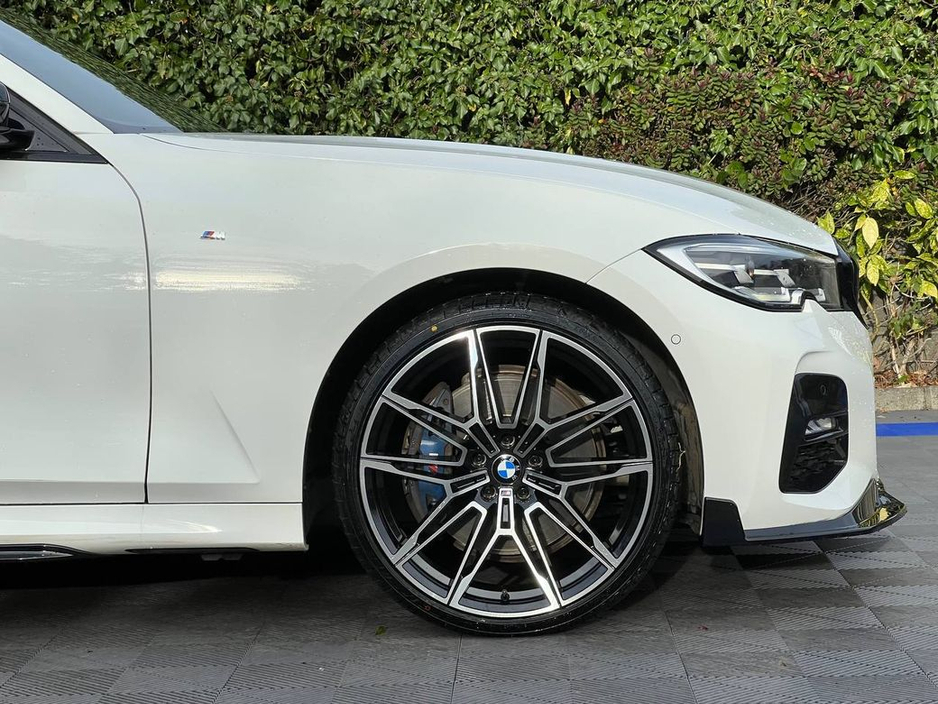 2021 BMW 3 Series 330e M-SPORT COMPETITION 2.0 HYBRID // LOW MILEAGE // 20" M3 COMPETITION ALLOYS // LEATHER/SUEDE M-SPORT INTERIOR // AMBIENT LIGHTING PACK €34,900