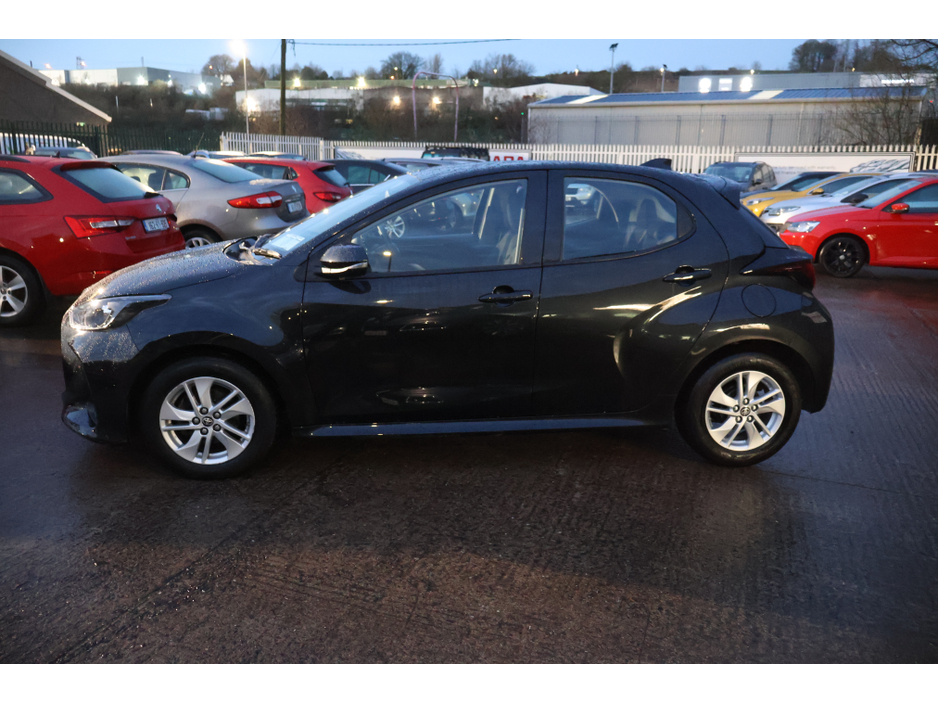 2024 Toyota Yaris LUNA 5dr Manual Great Spec! €19,995