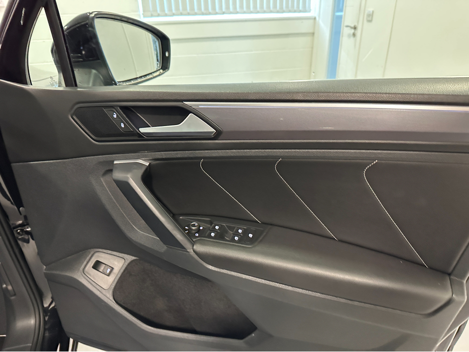2019 Volkswagen Tiguan (191) TIGUAN 2.0TDI R LINE (LEATHER) DSG 4 MOTION LOW KMS VW/AUDI SPECIALISTS WWW.DENISDARCYCARS.IE €31,950