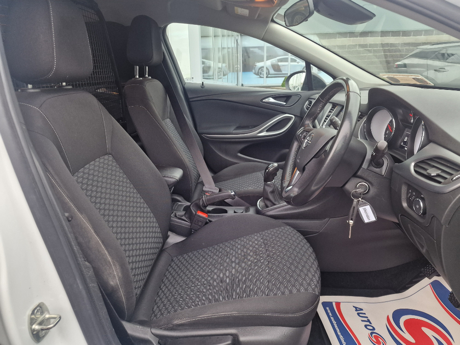 2022 Opel Astra van ED 1.5 122ps 5DR €9,950