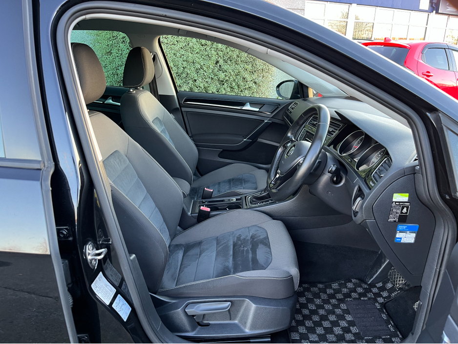 2017 Volkswagen Golf HIGHLINE AUTOMATIC 1.4 PETROL //HIGH SPEC//LOW MILES//KEYLESS ENTRY//REVERSE CAMERA//ADAPTIVE CRUISE CONTROL//BLIND SPOT WARNING// €16,950