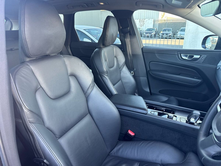 2023 Volvo XC60 T6 PHEV 350hp AT8 Plus (dark theme) €44,975