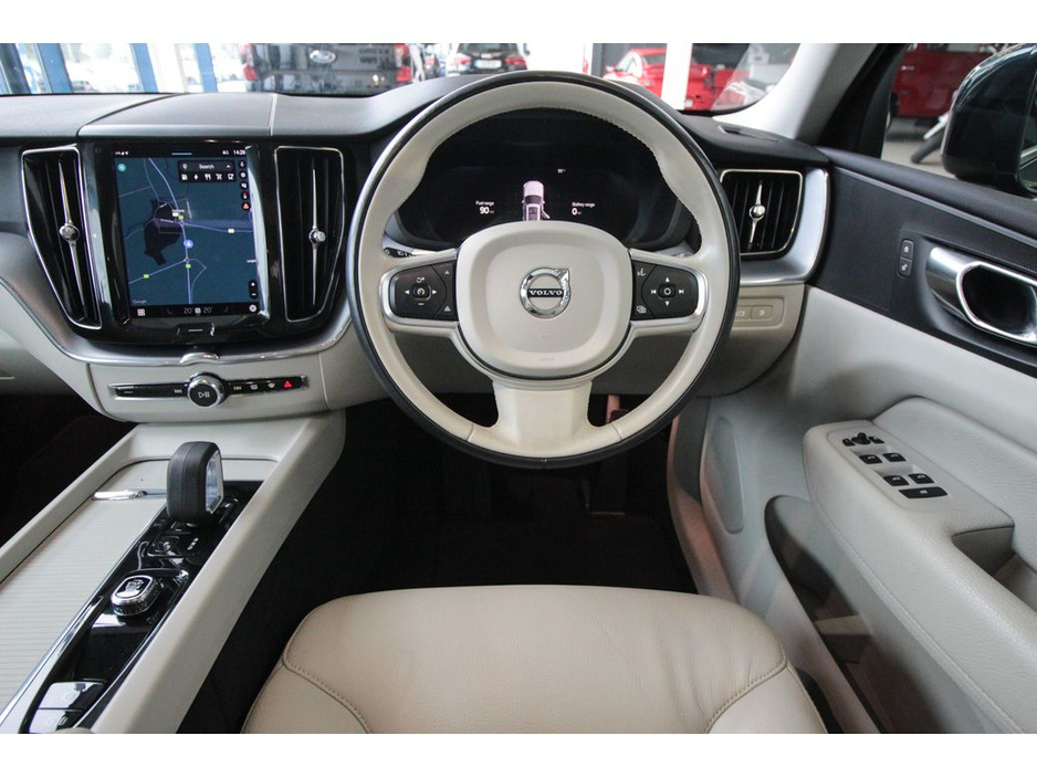 2021 Volvo XC60 T6 Inscription Expression €38,899