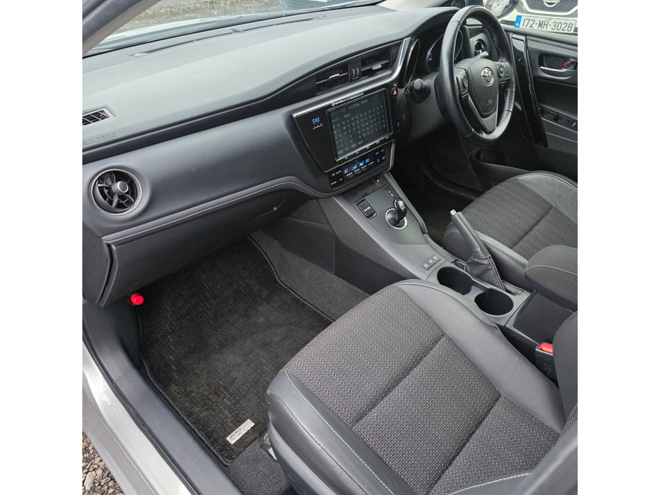 2017 Toyota Auris Hybrid €15,950