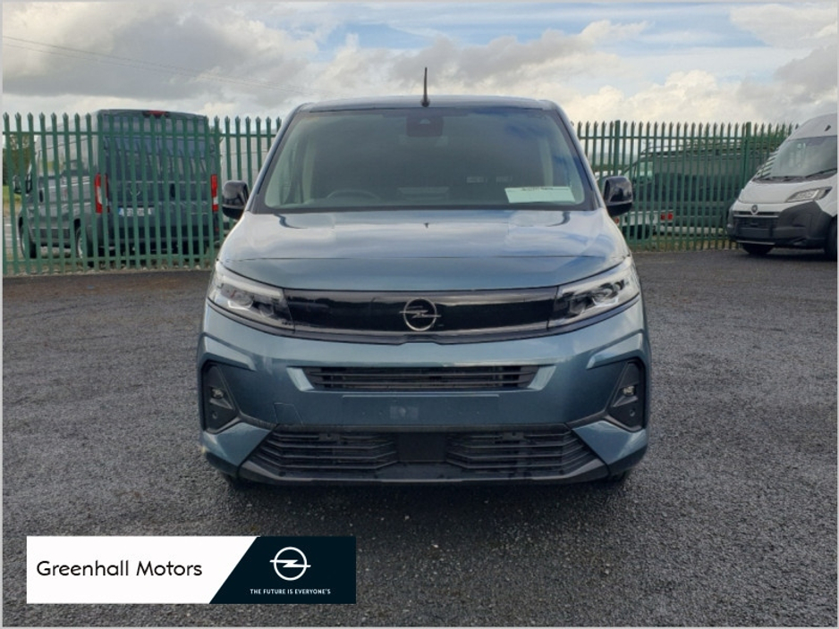 2026 Opel Combo L2H1 Sportive €25,700