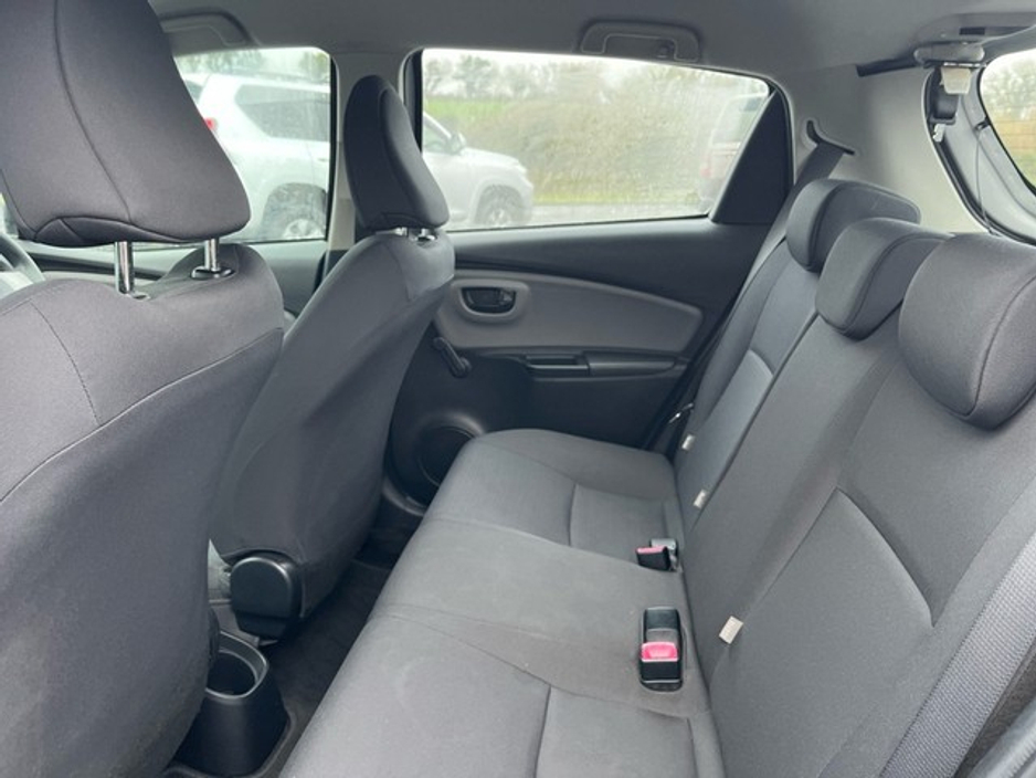 2015 Toyota Yaris YARIS 1.0 5DR TERRA MC €9,950