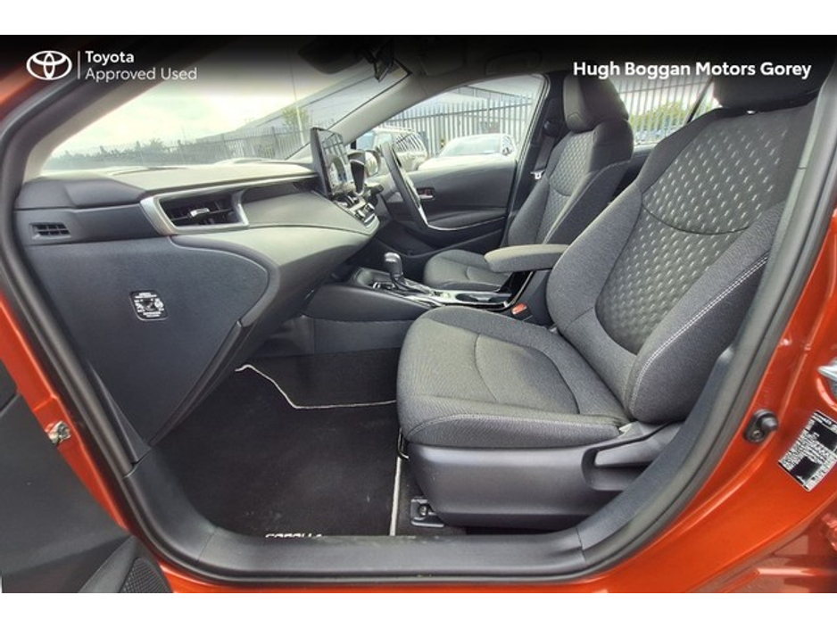 2025 Toyota Corolla COROLLA SALOON LUNA €31,950