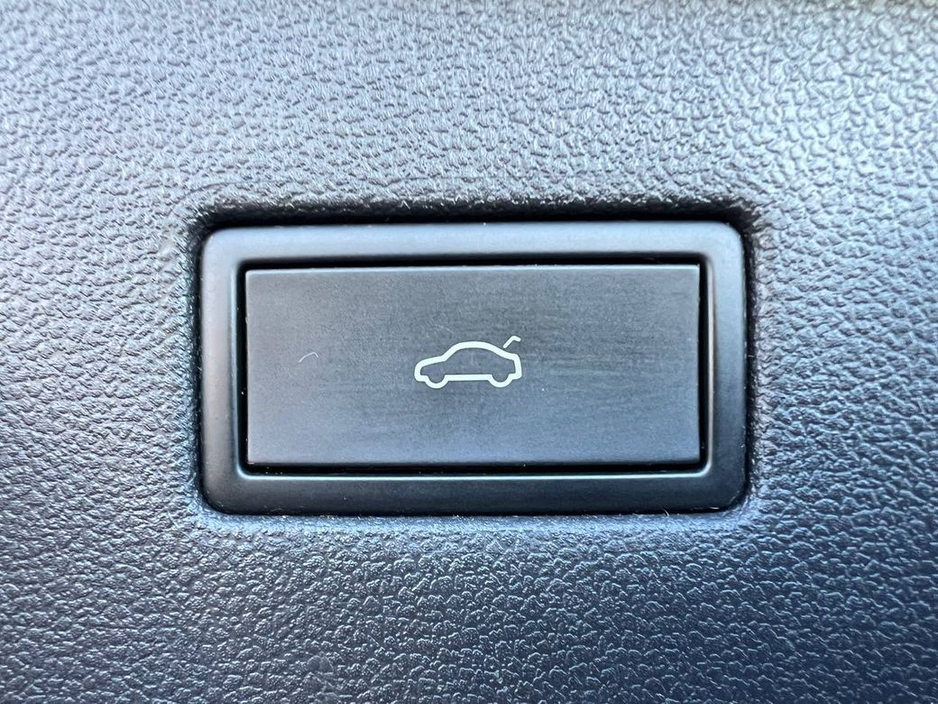 2021 Volkswagen Tiguan ALLSPACE R-LINE 2.0 TDI 7-SEATER // PANORAMIC SUNROOF // DIGITAL CLUSTER // LEATHER INTERIOR €32,950