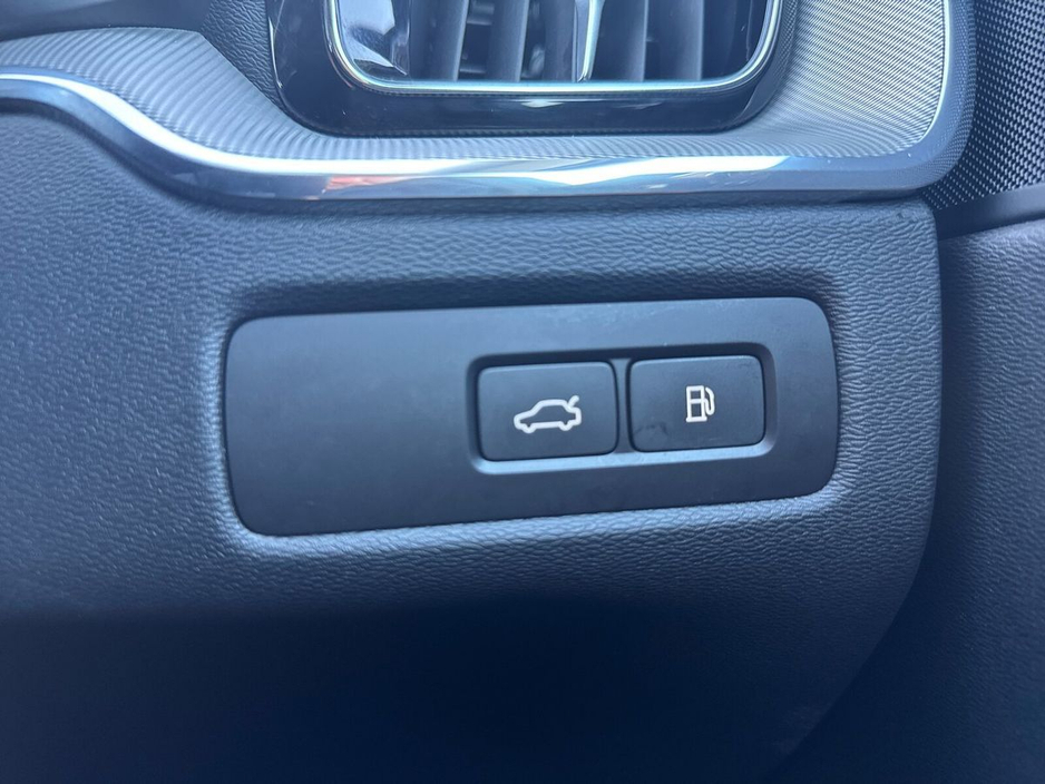 2023 Volvo XC60 T6 PHEV 350hp AT8 Plus (dark theme) €44,975