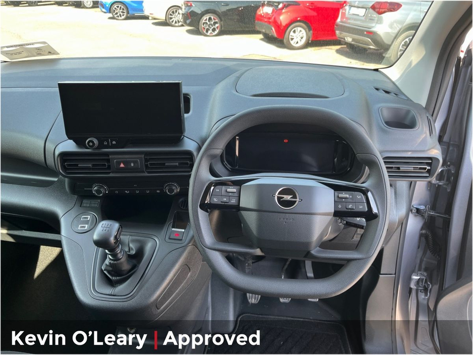 2025 Opel Combo Komfort L1H1 1.5D 100PS 6 Speed €20,950