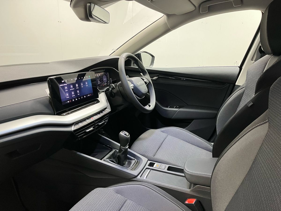 2025 Skoda Octavia Selection 2.0TDI 115BHP - Reversing Camera - Climate Control - Cruise Control - Apple CarPlay/Android Auto - Auto Lights/Wipers €32,950