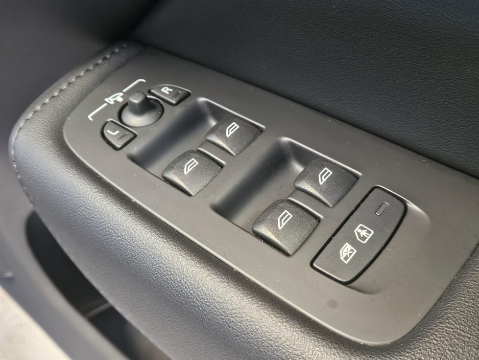 2022 Volvo XC60  €42,950