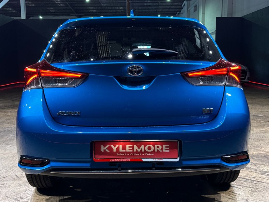 2016 Toyota Auris HYBRID G PACKAGE - BEIGE/BLACK FULL LEATHER INTERIOR - FACTORY ALLOYS - REVERSE CAMERA €13,950