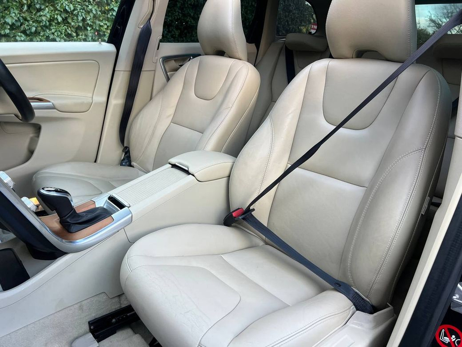 2017 Volvo XC60 CLASSIC 2.0D // SERVICE HISTORY // OPENING PANORAMIC SUNROOF // BLIND SPOT MONITOR €25,950