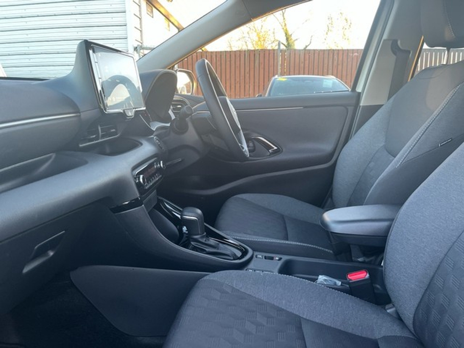 2025 Toyota Yaris YARIS LUNA SPORT €28,888