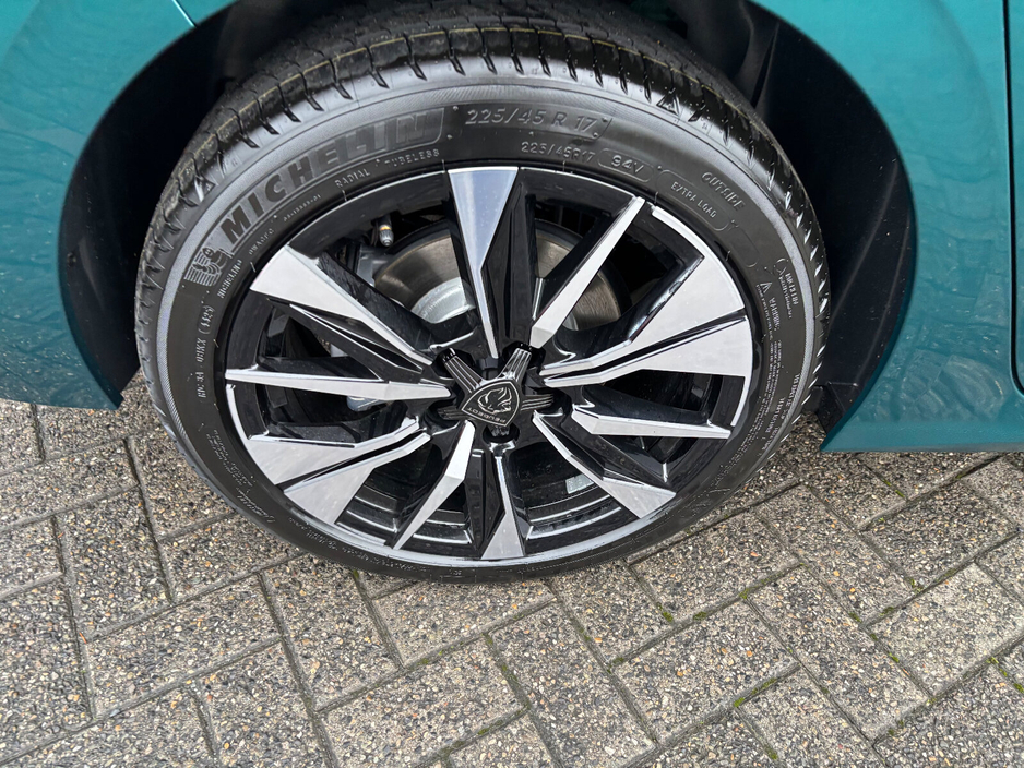 2026 Peugeot 308 1.2 MHEV 145BHP e-DCS6 Allure €35,100