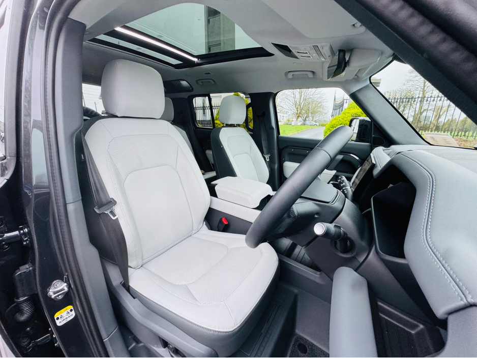 2025 Land Rover Defender P300e X-DYNAMIC SE URBAN SPEC PHEV AUTO €109,950