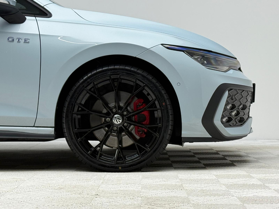 2025 Volkswagen Golf GTE 1.5 PHEV 272HP DSG *PAN ROOF* €47,990