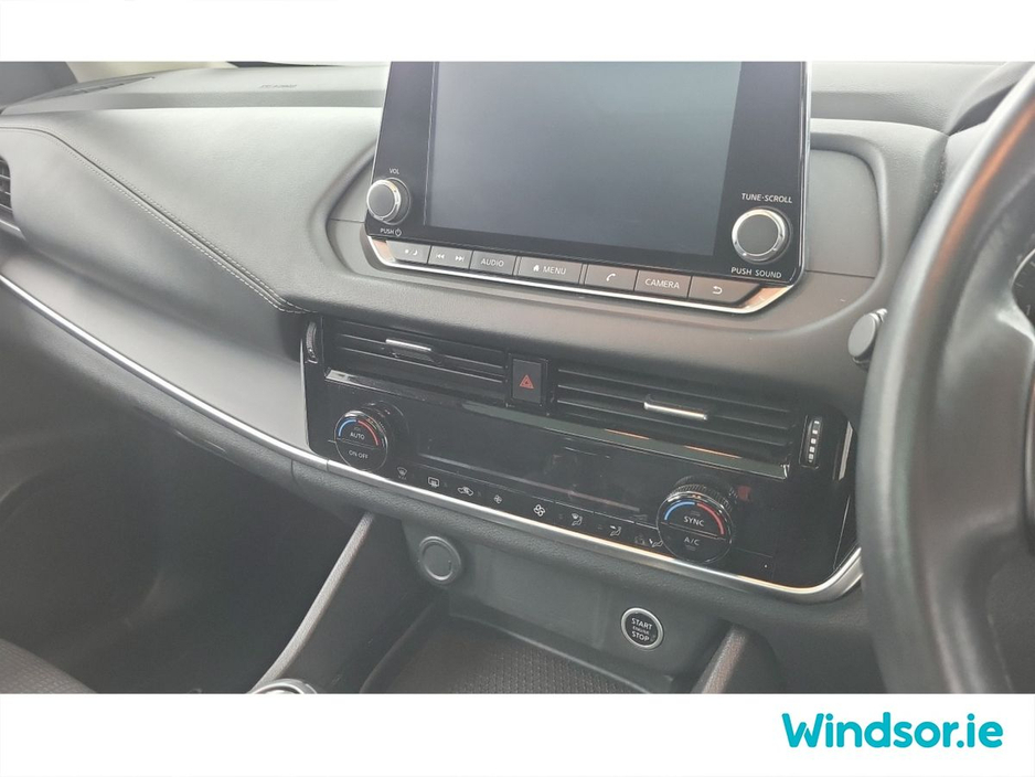 2022 Nissan Qashqai 1.3 PET MILD HYBRID SV + Glass Roof Rail Pack €25,995