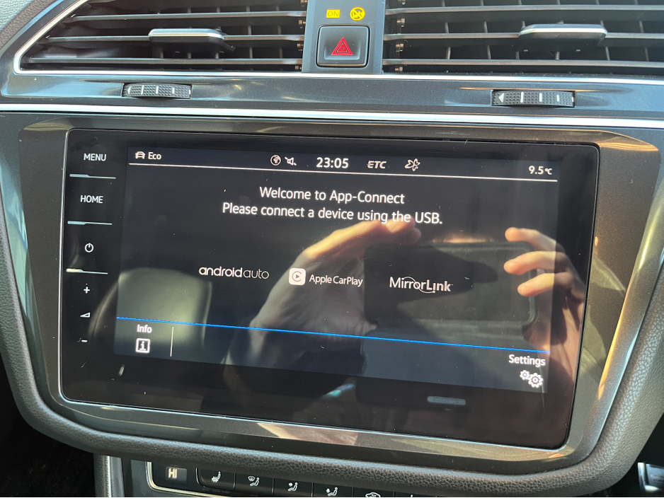 2020 Volkswagen Tiguan R-LINE 4MOTION AUTOMATIC 2.0 DIESEL //HIGH SPEC//360 PARKING CAMERAS//HEAD UP DISPLAY//HEATED FRONT AND REAR SEATS// €34,950