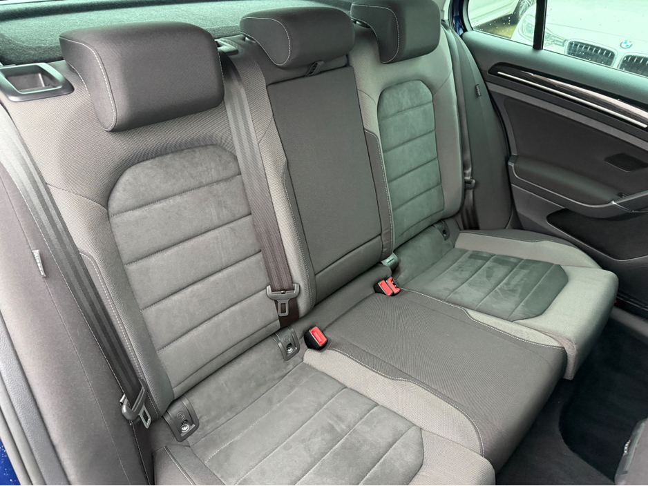 2017 Volkswagen Golf COMFORTLINE 1.2 AUTOMATIC * REAR VIEW CAMERA, AUTO LIGHTS, ADAPTIVE CRUISE CONTROL, POWERED FOLDING HEATED MIRRORS, LUMBAR SUPPORT, 2 KEYS, TOUCH SCREEN RADIO, MULTIFUNCTION STEERING WHEEL* €17,950