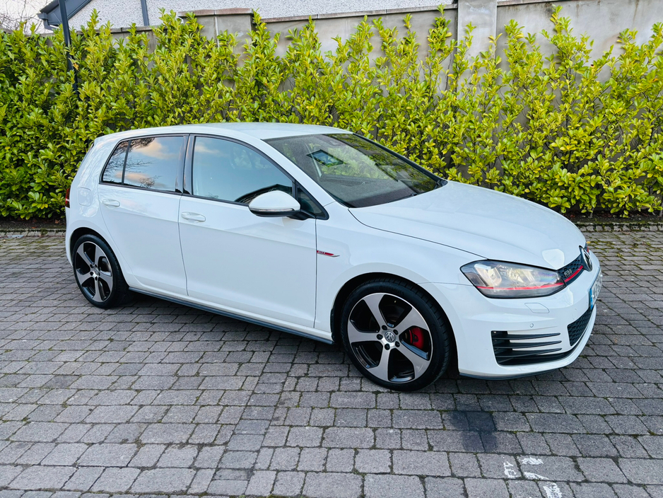 2014 Volkswagen Golf  €16,950