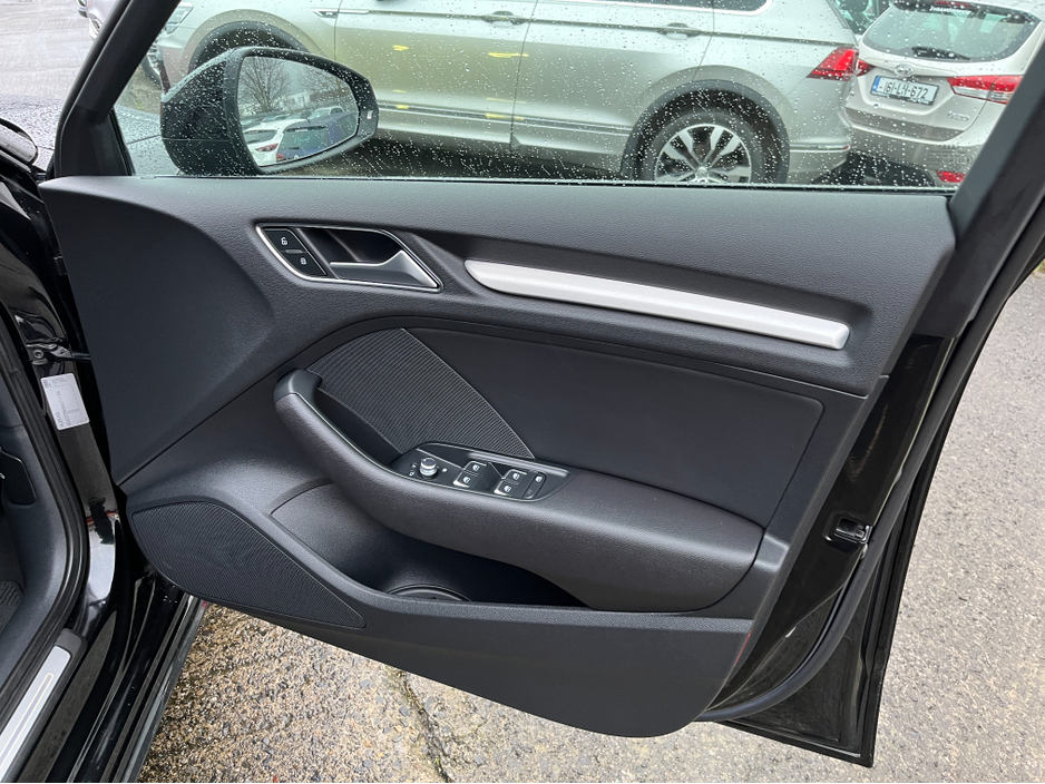 2019 Audi A3 SPORTBACK S-SLINE AUTOMATIC 1.4 PETROL //LOW MILES//HALF LEATHER HEATED SEATS//REVERSE CAMERA//KEYLESS ENTRY//ADAPTIVE CRUISE CONTROL// €23,950