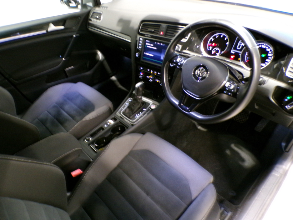 2015 Volkswagen Golf *ONLY 45,000*AUTO*VW GOLF 1.4 TSI HIGH-LINE*COLOUR CAMERA WITH ADAPTIVE CRUISE*UP-GRADED VW ALLOYS*XL MEDIA*HIGH-LINE BODY STYLING*FLAT-BOTTOM SPORT STEERING WHEEL WITH PADDLE SHIFT*RADAR ASSIST**ANTI €14,900