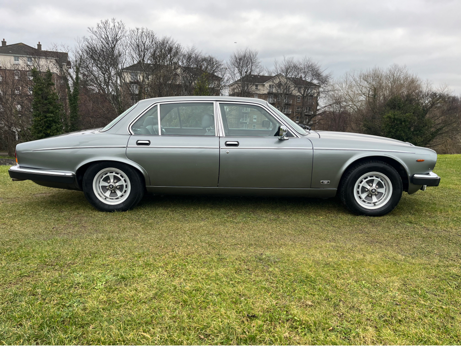 1992 Daimler Double Six 5.3 V12 €17,950