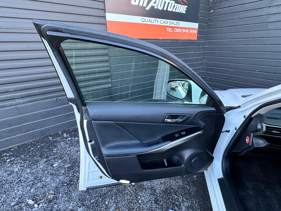 2013 Lexus IS 300 h 2.5 HYRBID €14,995