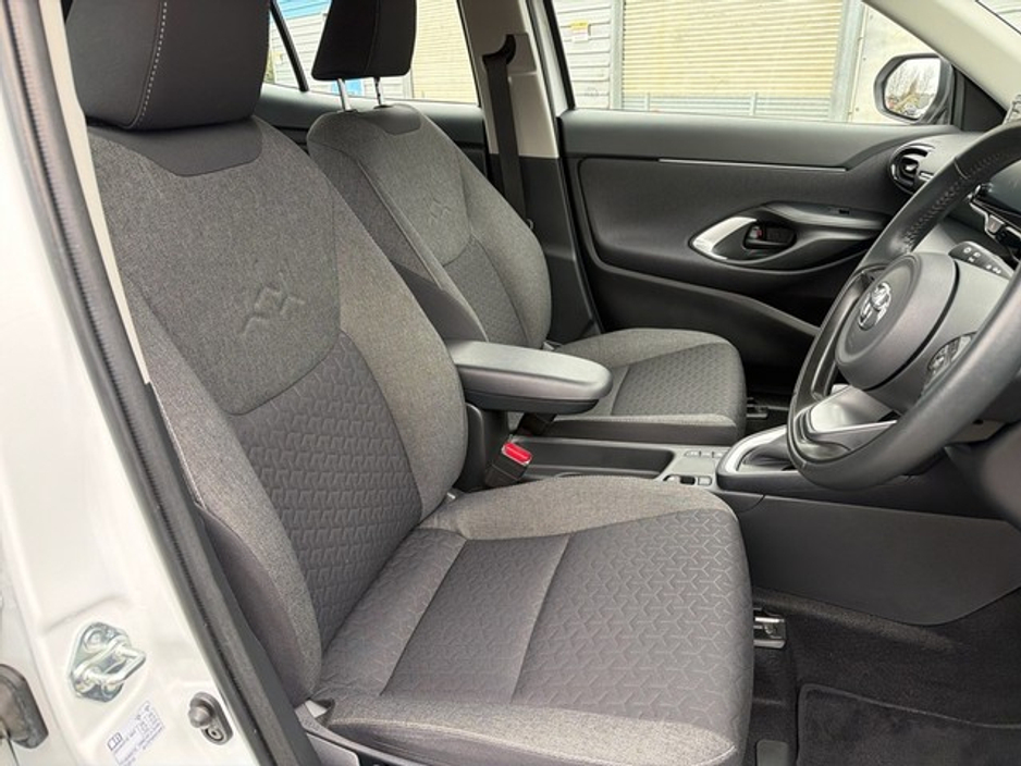 2023 Toyota Yaris Cross LUNA HYBRID AUTOMATIC // REAR CAMERA // AIR CON // SMART ENTRY/SMART START // TOYOTA SAFETY SENSE // FULL WARRANTY €27,445