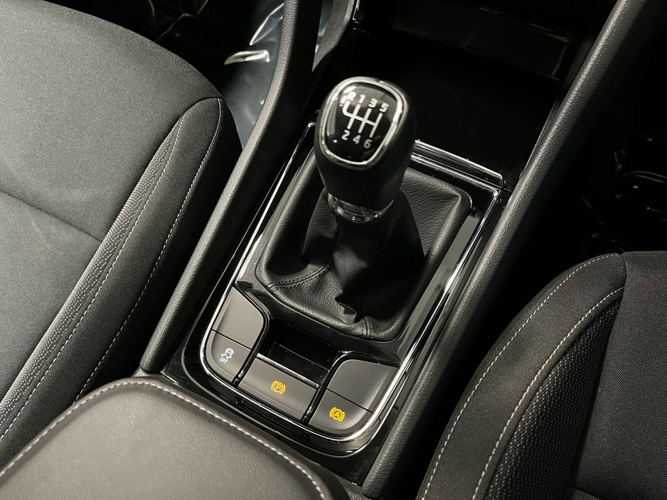 2022 Skoda Karoq Ambition 1.0TSI 110BHP - Parking Sensors - Climate Control - Cruise Control - Auto Lights/Wipers - Apple CarPlay/Android Auto €26,950