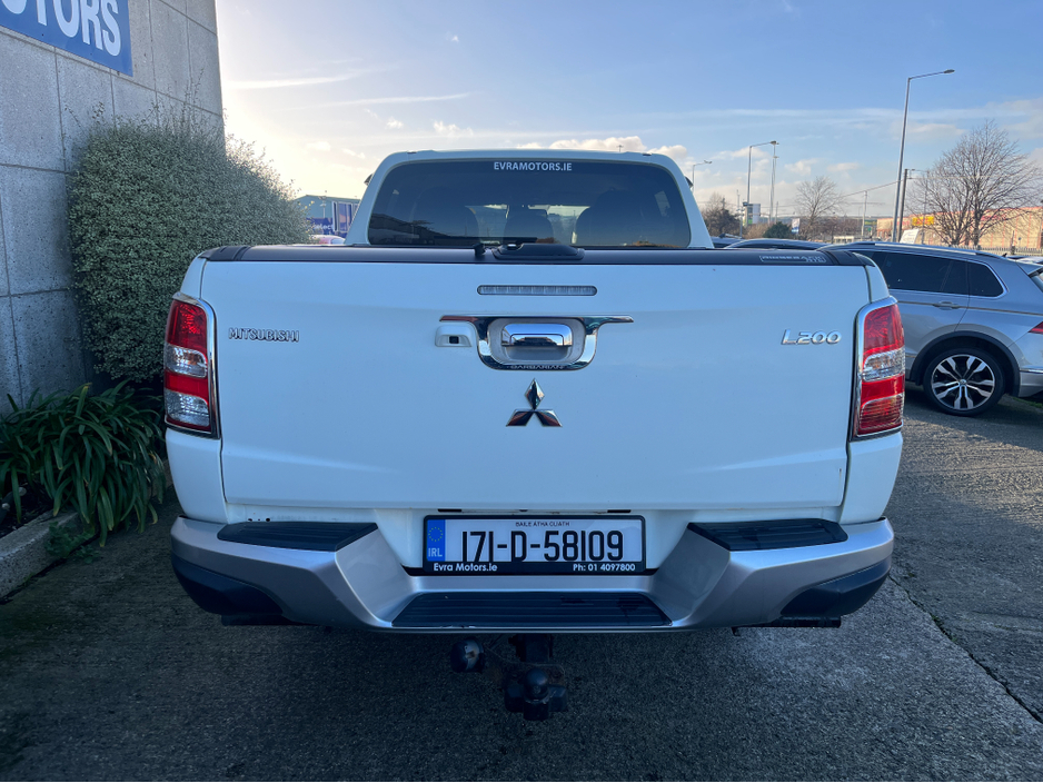 2017 Mitsubishi L200 DID BARBARIAN D/C 4WD 18 2.5 MANUAL //HIGH SPEC//FULL LEATHER//HEATED SEATS//REVEVRSE CAMERA//KEYLESS ENTRY//