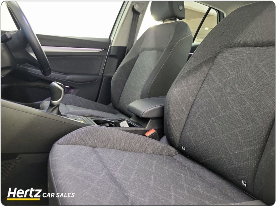 2024 Volkswagen Golf LIFE 110HP Petrol Manual €24,995