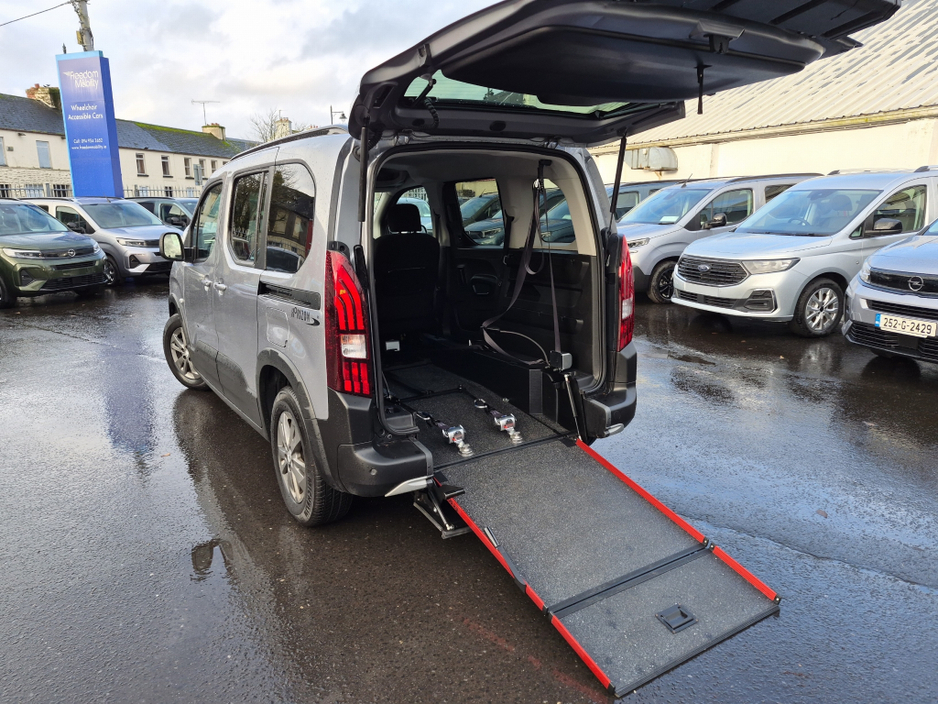 2024 Peugeot Rifter Allure Lowered Floor Wheelchair Access €24,995