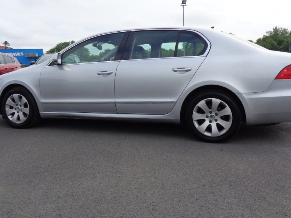 2013 Skoda Superb AMB GL 1.6tdi 105HP 4DR €11,900