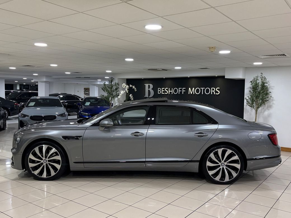 2025 Bentley Flying Spur 3.0 V6 E-HYBRID AZURE=AS NEW//HUGE SPEC=PAN ROOF//BALANCE OF BENTLEY WARRANTY=ONLY €150 ANNUAL ROAD TAX//TAILORED FINANCE PACKAGES AVAILABLE=TRADE INS €249,995
