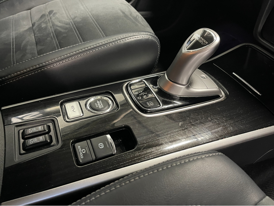 2017 Mitsubishi Outlander (Very Low Kms) HYBRID 2.0 PHEV AUTOMATIC 5DR MODEL  www.bolandscarcentre.ie €18,900