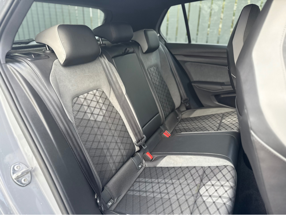 2022 Volkswagen Golf 2022 Volkswagen Golf R-LINE TSI €27,995