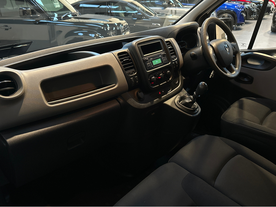 2015 Renault Trafic Passenger TRAFFIC VAN DCi €7,950