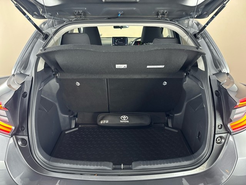 2021 Toyota Yaris LunaSport Hybrid €19,950