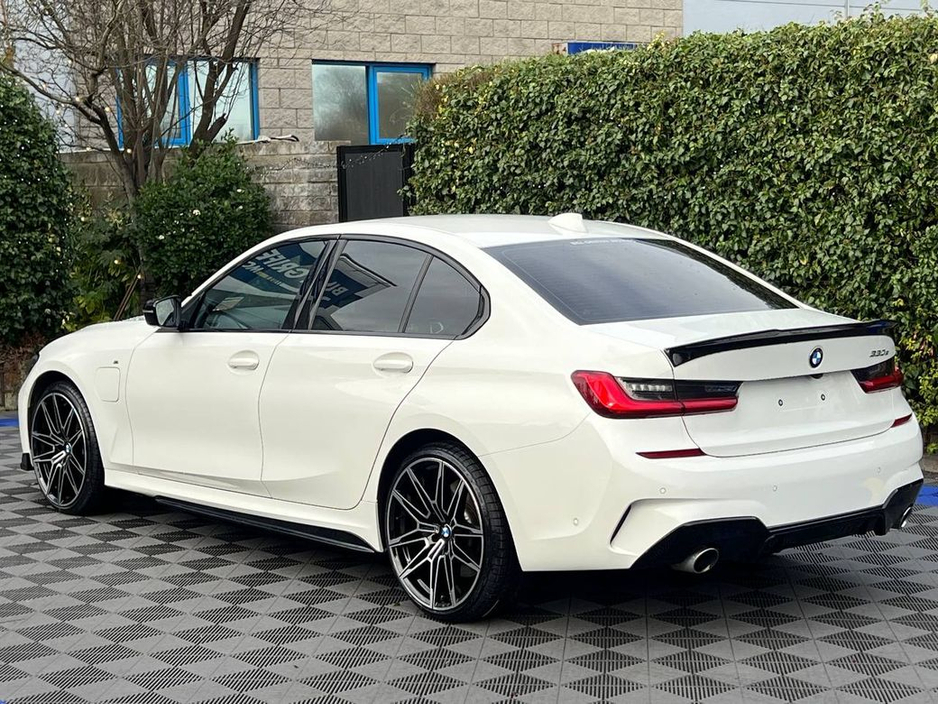2021 BMW 3 Series 330e M-SPORT COMPETITION 2.0 HYBRID // LOW MILEAGE // 20" M3 COMPETITION ALLOYS // LEATHER/SUEDE M-SPORT INTERIOR // AMBIENT LIGHTING PACK €34,900
