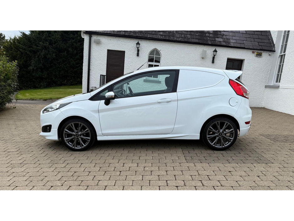 2017 Ford Fiesta 1.5tdci Sport €9,250