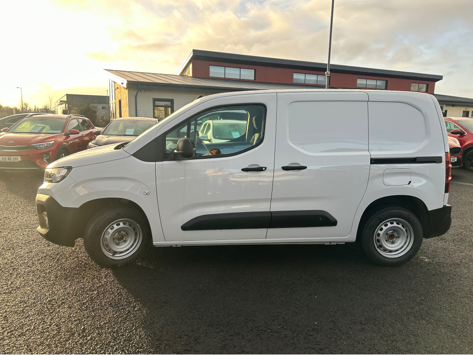2025 Citroen Berlingo LWB 1000kg, ex vat €23,577