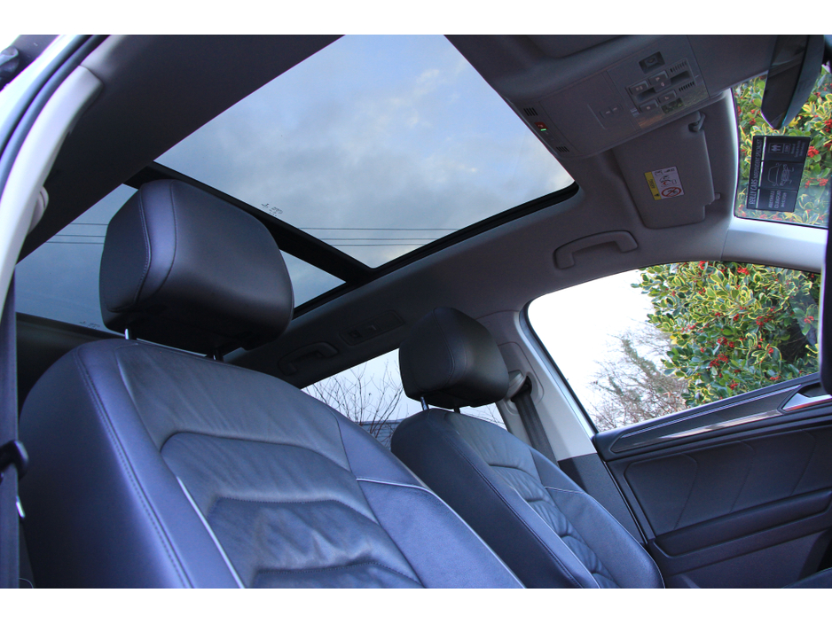 2022 Volkswagen Tiguan Allspace Black Edition R Line * Sunroof * 7 Seats €43,950