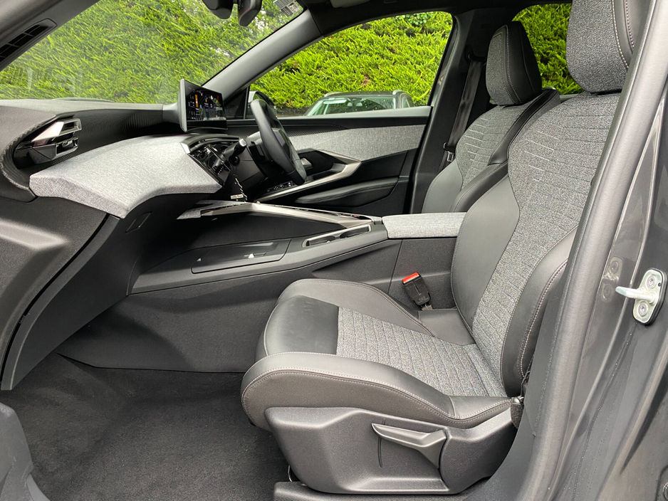 2025 Peugeot 5008 1.2 MHEV 145bhp E-DCS6 Allure €47,900